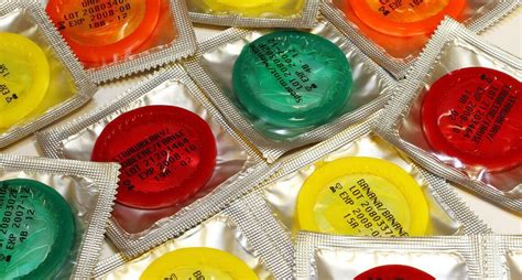 Blowjob ohne Kondom gegen Aufpreis Erotik Massage Dison